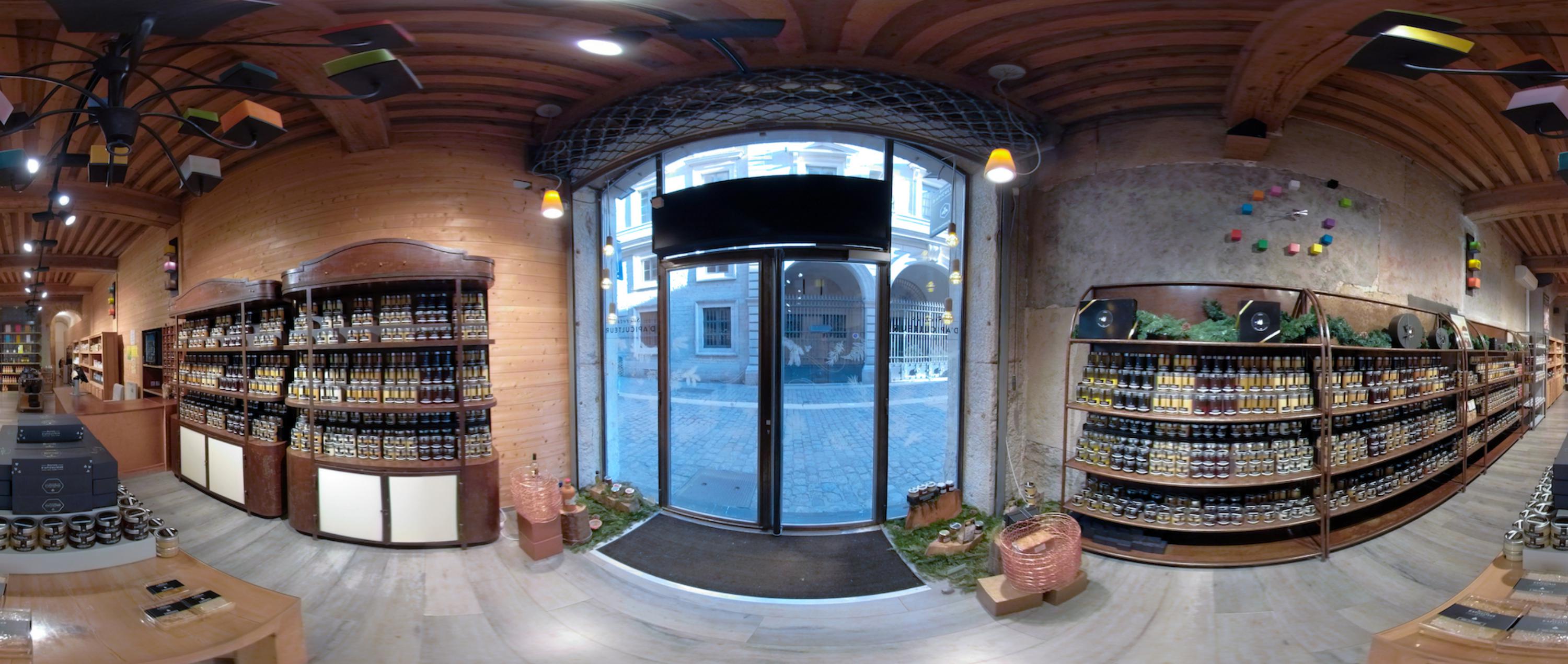 L'épicerie Secretsdapiculteur rue Saint-Jean dans le Vieux-Lyon